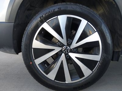 2024 Volkswagen Taos - Photo 10