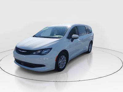 2022 Chrysler Voyager - Photo 3