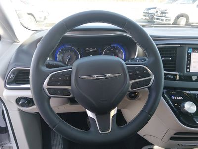 2022 Chrysler Voyager - Photo 12