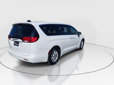 2022 Chrysler Voyager - Photo 7