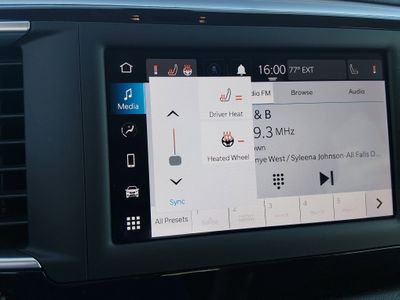 2022 Chrysler Voyager - Photo 18