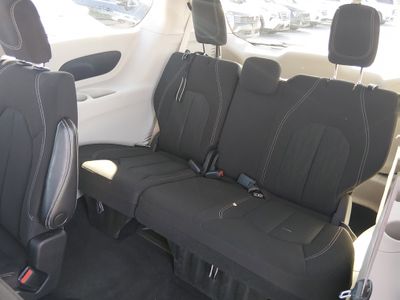 2022 Chrysler Voyager - Photo 17