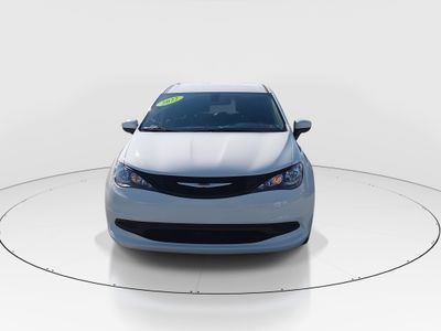 2022 Chrysler Voyager - Photo 2