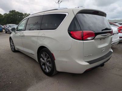 2019 Chrysler Pacifica - Photo 2