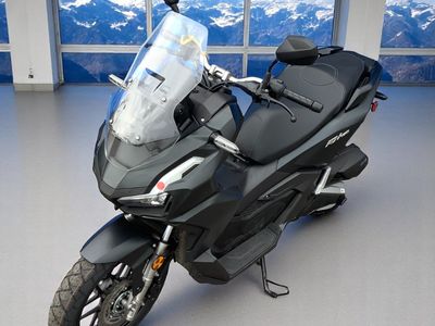 2025 Honda ADV160 - Photo 2