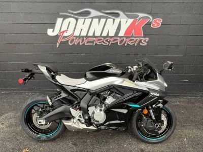 2026 CFMOTO 675SS — front three-quarter view