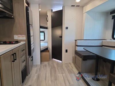 2027 Heartland Prowler — photo 17 view