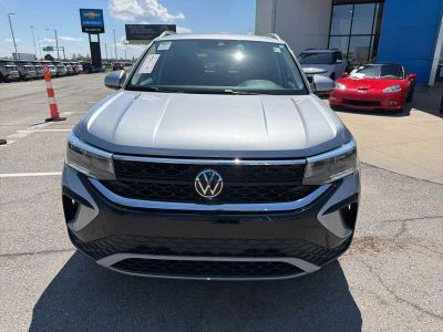 2023 Volkswagen Taos — photo 8 view