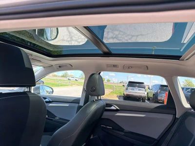 2023 Volkswagen Taos — photo 15 view