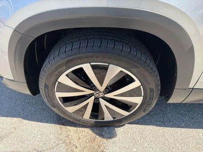 2023 Volkswagen Taos — photo 9 view