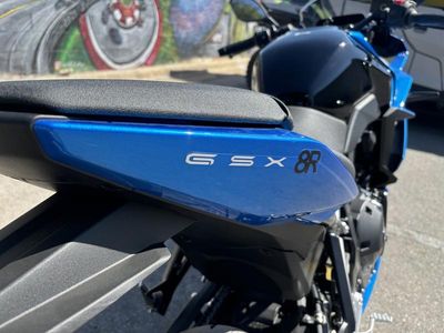2025 Suzuki GSX-8R - Photo 7