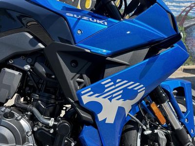 2025 Suzuki GSX-8R - Photo 4