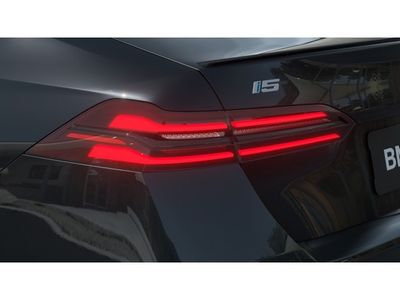2026 BMW i5 - Photo 8