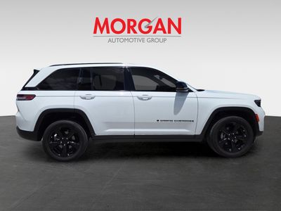 2023 Jeep Grand Cherokee — side profile view