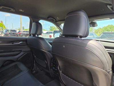 2023 Jeep Grand Cherokee — photo 12 view