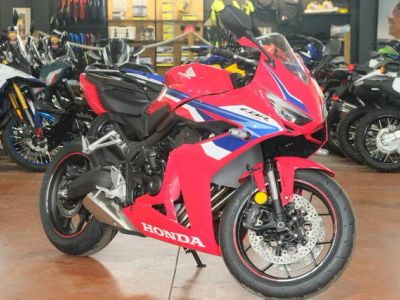 2026 Honda® CBR650R E-Clutch — front three-quarter view