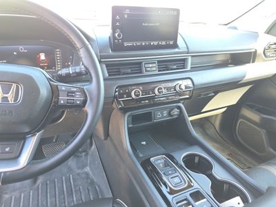 2025 Honda Pilot — photo 13 view