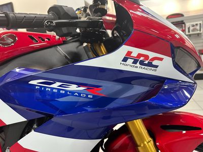 2025 Honda CBR1000RR-R Fireblade SP - Photo 2