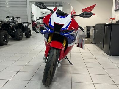 2025 Honda CBR1000RR-R Fireblade SP - Photo 4
