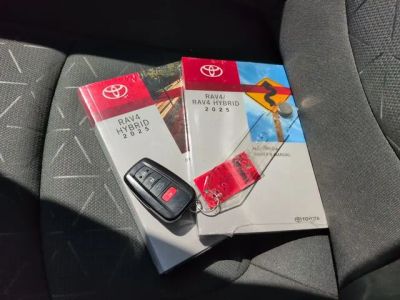 2025 Toyota RAV4 Hybrid - Photo 29