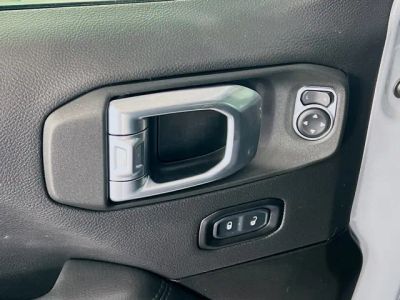 2022 Jeep Wrangler — photo 12 view