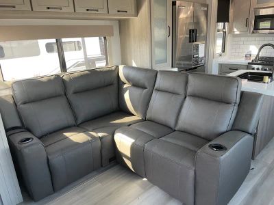 2025 Grand Design Momentum M-Class - Photo 6