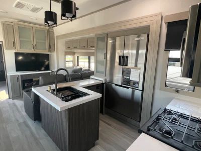 2025 Grand Design Momentum M-Class - Photo 7