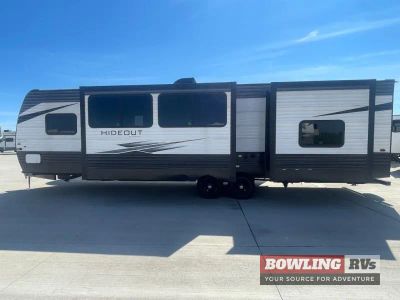 2021 Hideout 318BR — rear three-quarter view