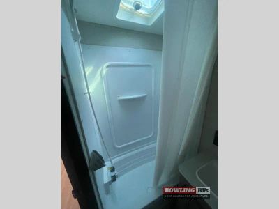 2021 Hideout 318BR — photo 19 view