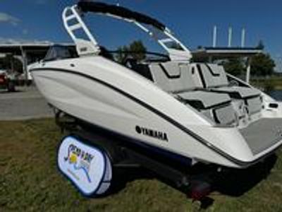 2025 Yamaha 252 S - Photo 3