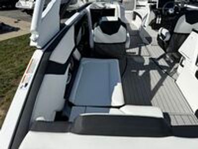2025 Yamaha 252 S - Photo 27