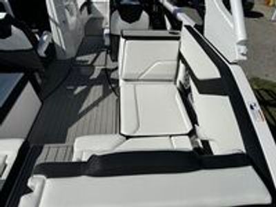 2025 Yamaha 252 S - Photo 26