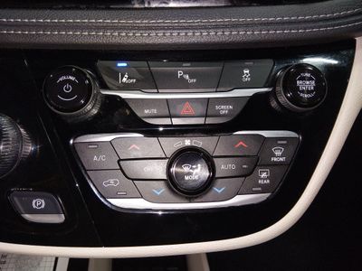 2023 Chrysler Pacifica — photo 19 view