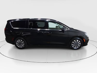 2023 Chrysler Pacifica — photo 8 view