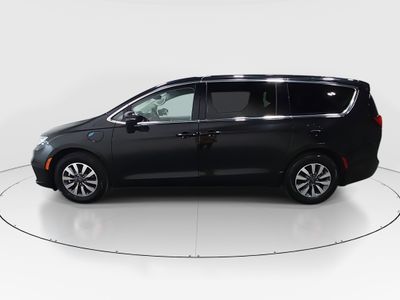 2023 Chrysler Pacifica — interior view