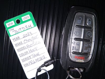 2023 Chrysler Pacifica — photo 15 view