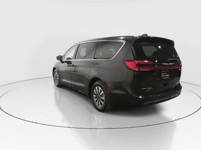 2023 Chrysler Pacifica — detail view