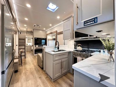 2025 Alliance RV Paradigm - Photo 11