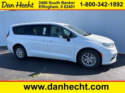 2024 Chrysler Pacifica Touring L in Bright White Clearcoat — front three-quarter view