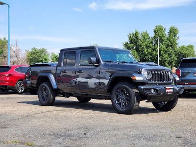 2025 Jeep Gladiator GLADIATOR SPORT S 4X4 in Granite Crystal Metallic Clear-Coat Exterior Paint — front three-quarter view