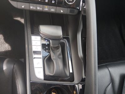 2024 Hyundai Elantra - Photo 16
