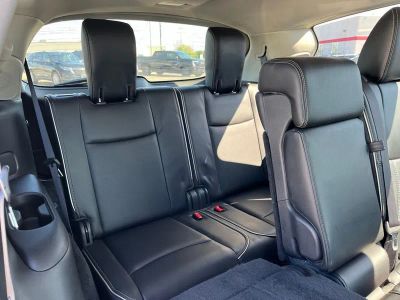 2017 INFINITI QX60 — interior view