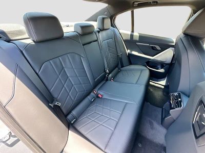 2027 BMW 5 Series — photo 20 view