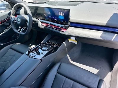 2027 BMW 5 Series — photo 22 view