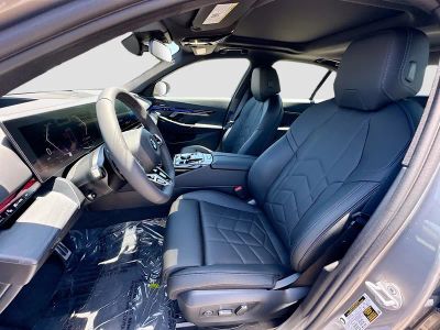 2027 BMW 5 Series — photo 15 view