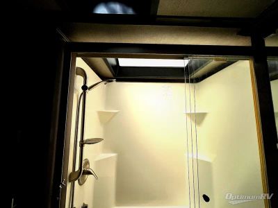 2017 Augusta RV Ambition — photo 16 view