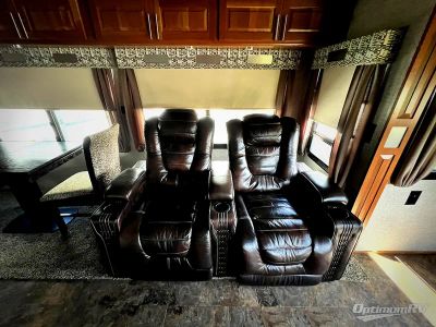 2017 Augusta RV Ambition — photo 11 view