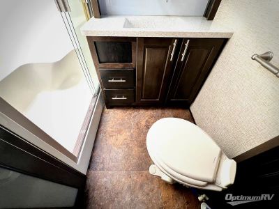 2017 Augusta RV Ambition — photo 15 view
