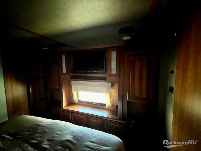 2017 Augusta RV Ambition — photo 22 view