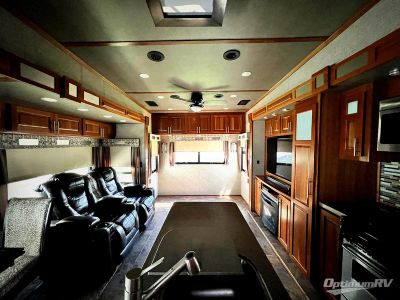 2017 Augusta RV Ambition — detail view